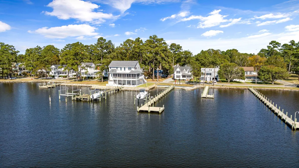 Buying Your First Lake House: What Inspectors, Insurers and Neighbours Want You to Know
